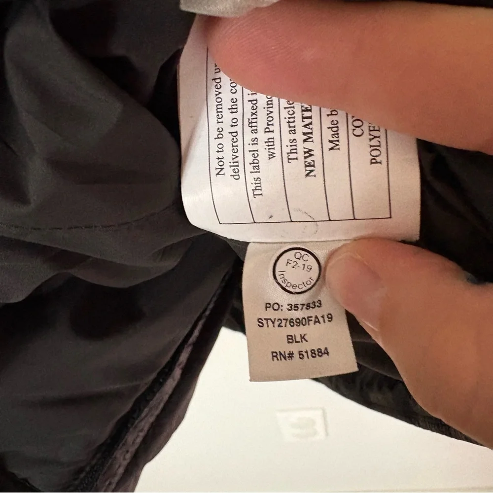 **SOLD*** Patagonia Woman’s Puffer Radalie Insulated Jacket Size XS Black - Picture 11 of 14